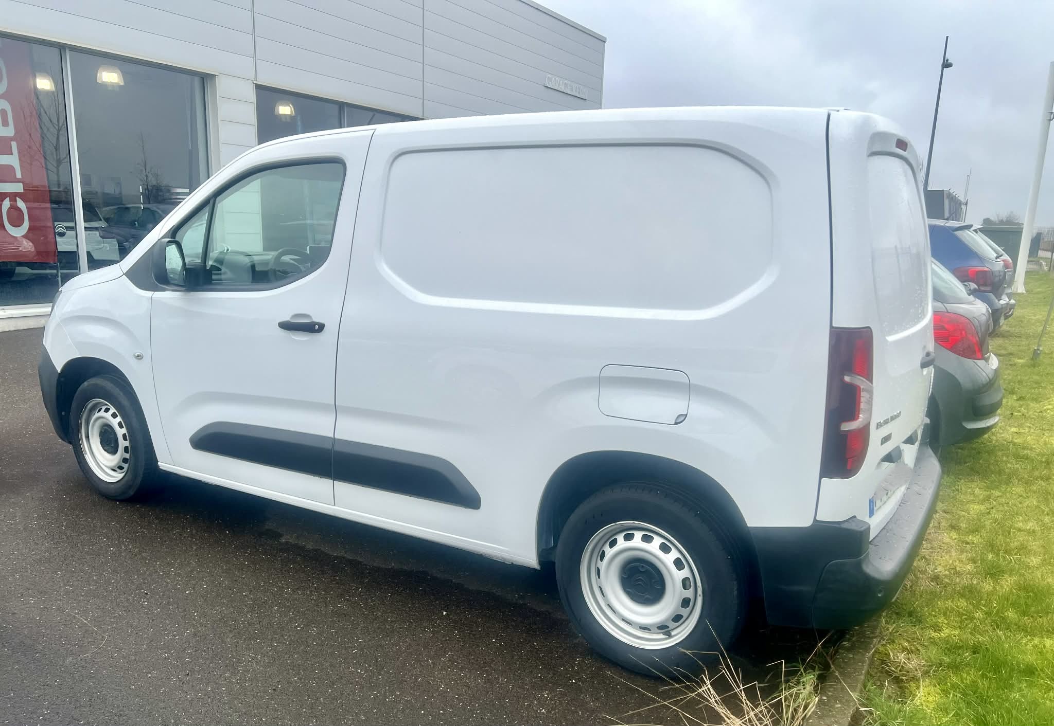 Garage Kern - BERLINGO VU TAILLE M 650KG BLUEHDI 75CV CLUB