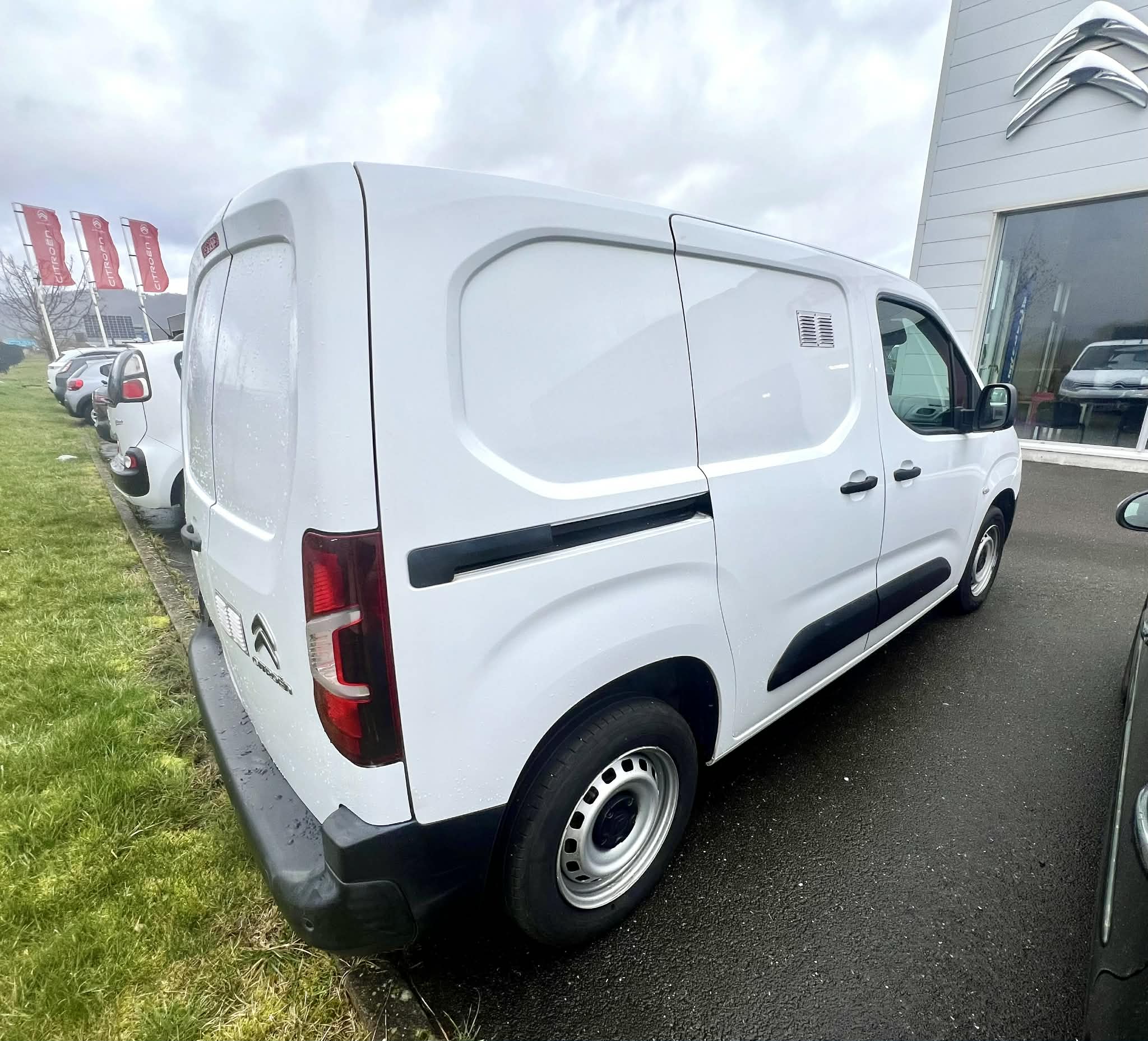 Garage Kern - BERLINGO VU TAILLE M 650KG BLUEHDI 75CV CLUB