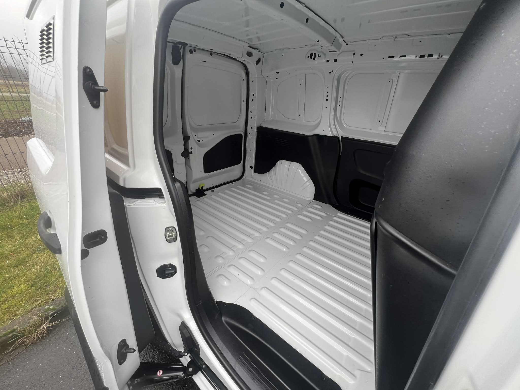 Garage Kern - BERLINGO VU TAILLE M 650KG BLUEHDI 75CV CLUB