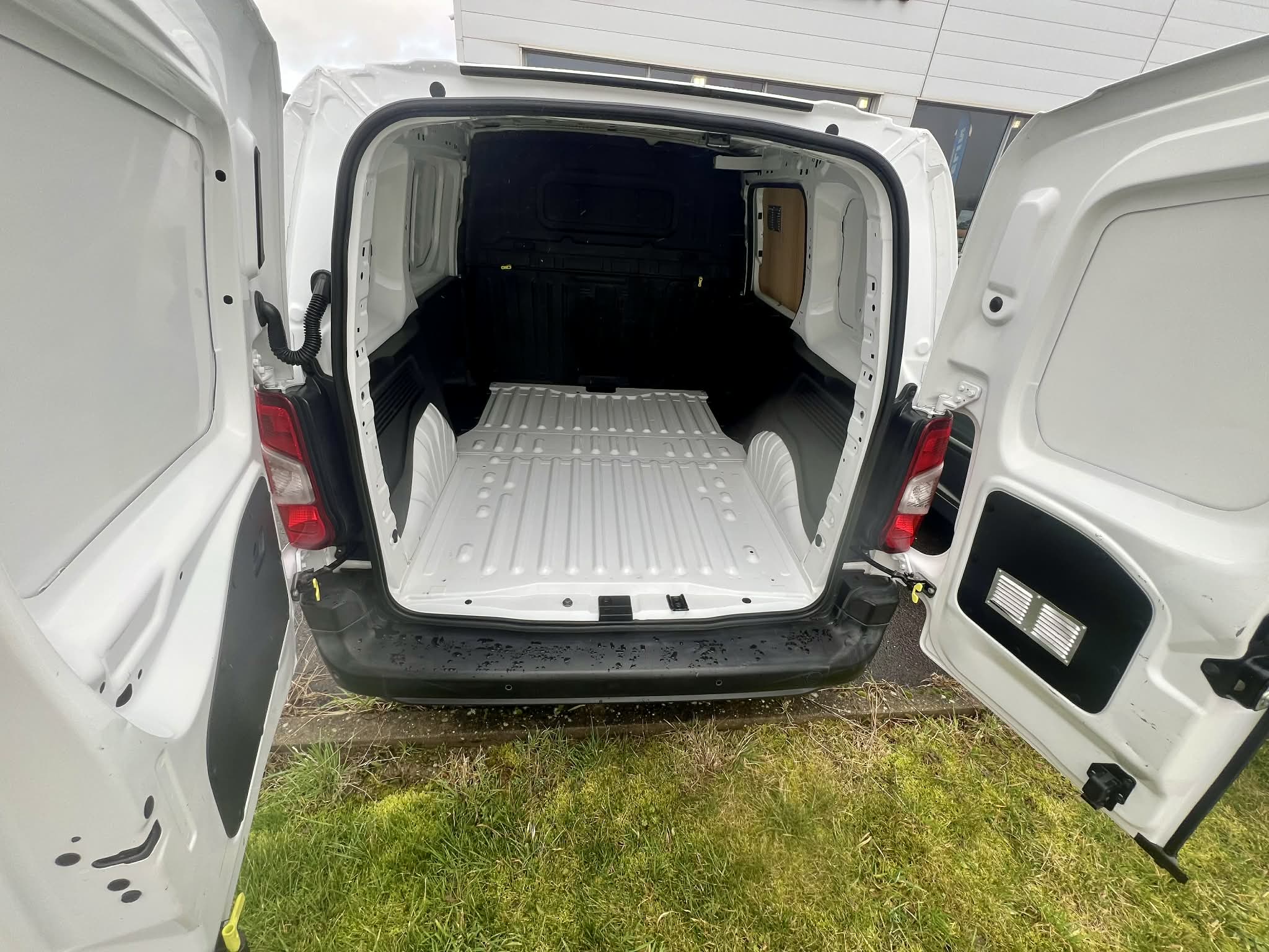 Garage Kern - BERLINGO VU TAILLE M 650KG BLUEHDI 75CV CLUB
